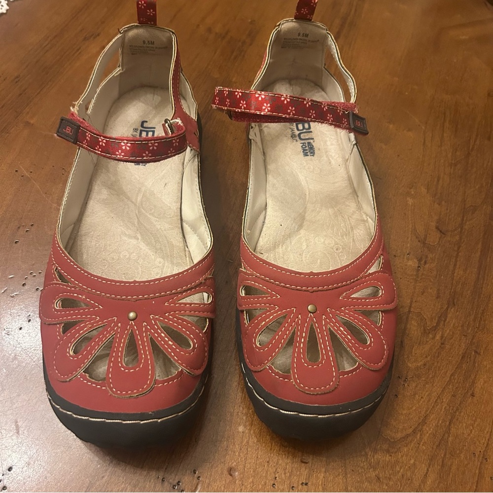 JBU Womens Red Floral Cutout Mary Jane Flats